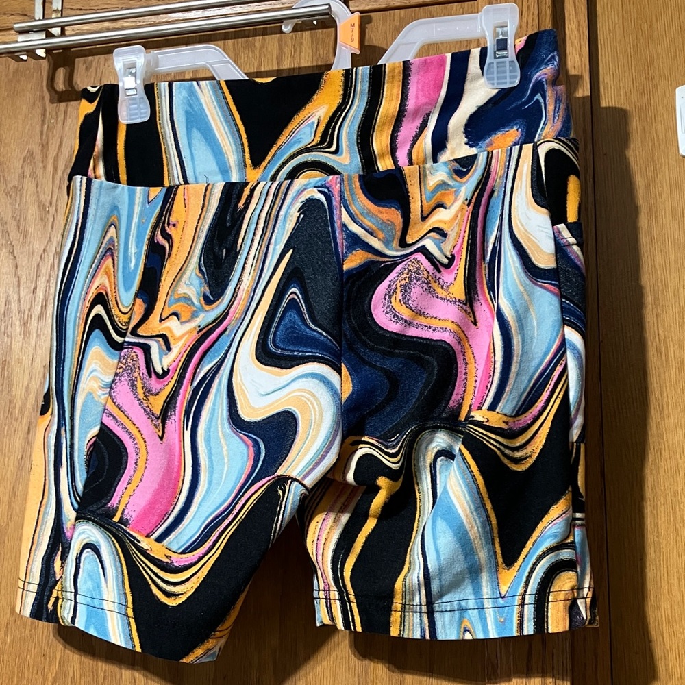 Vibrant Swirl Patterned Shorts by No Boundaries Size L New w/o tags - Picture 4 of 4